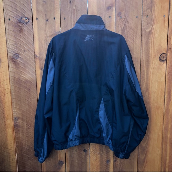 New Balance Windbreaker Jacket with Built-In Keychain/Carabiner - Medium - Picture 3 of 14